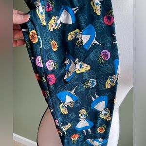 NWOT LuLaRoe Disney TC Leggings Alice in Wonderland